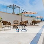 Suite con balcón, piscina y vista panorámica CB741
