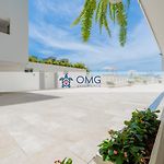 Suite con balcón, piscina y vista panorámica CB741